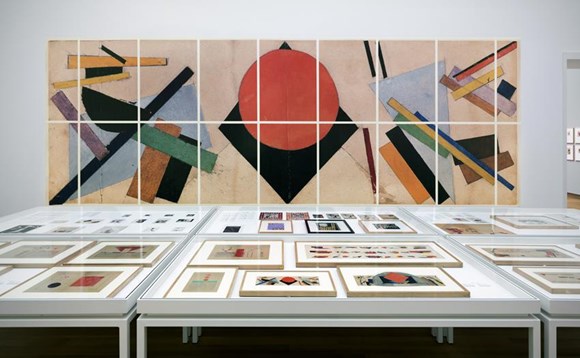Illustratie tentoonstelling Amsterdam. Kazimir Malevich en de Russische avant-garde zaalopname. Foto Gert Jan van Rooij. 2013-10-19